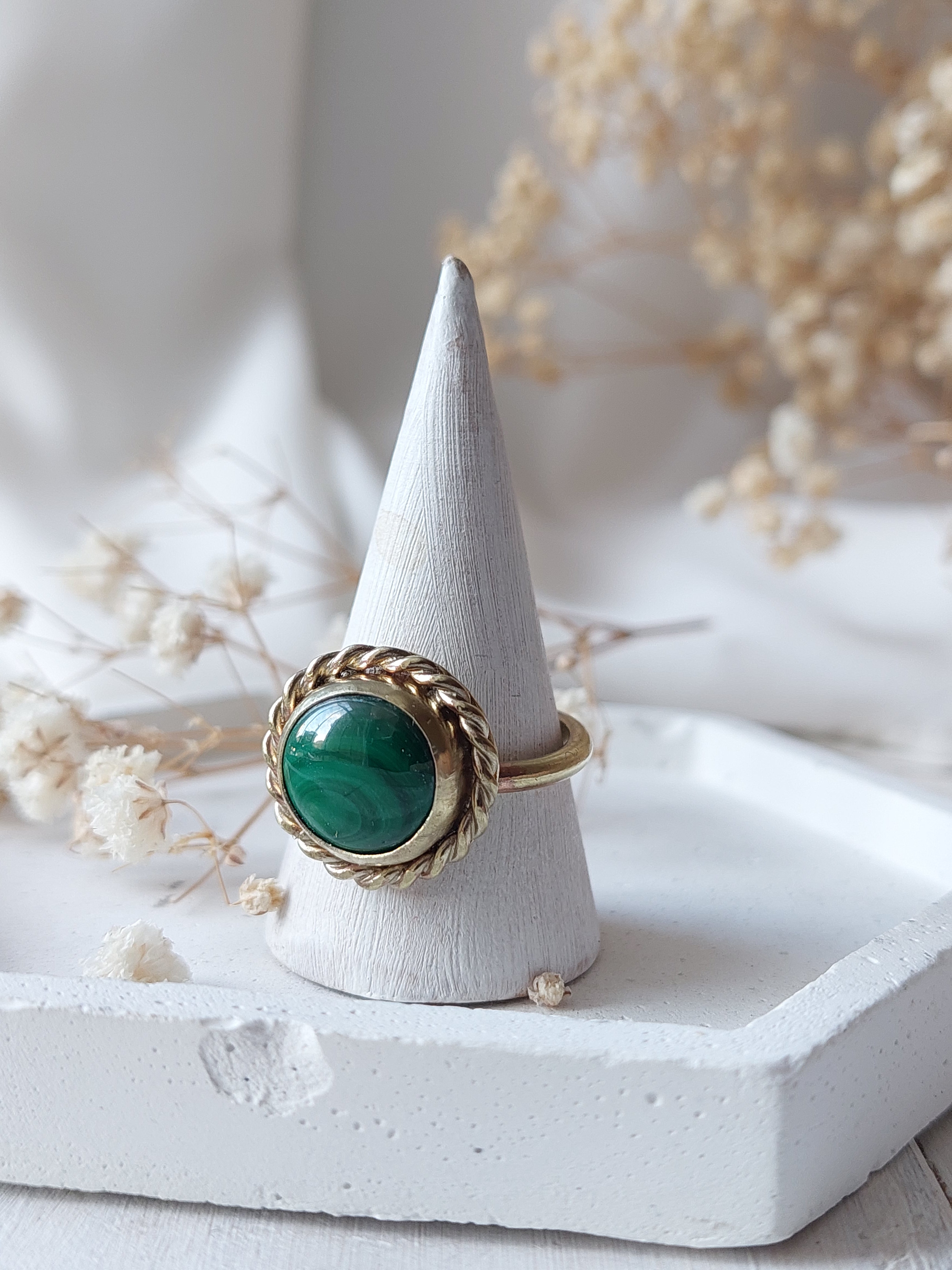 anello regolabile in ottone con pietra dura di malachite