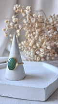 anello regolabile in ottone con pietra di agata verde, fatto a mano