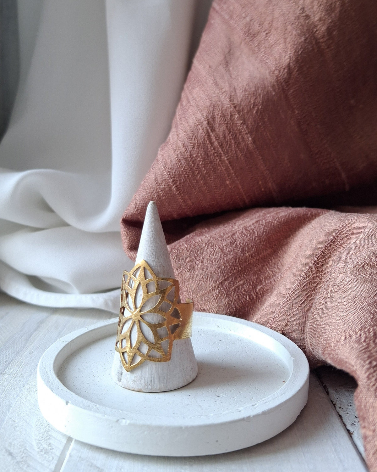 anello mandala in ottone tagliato a mano
