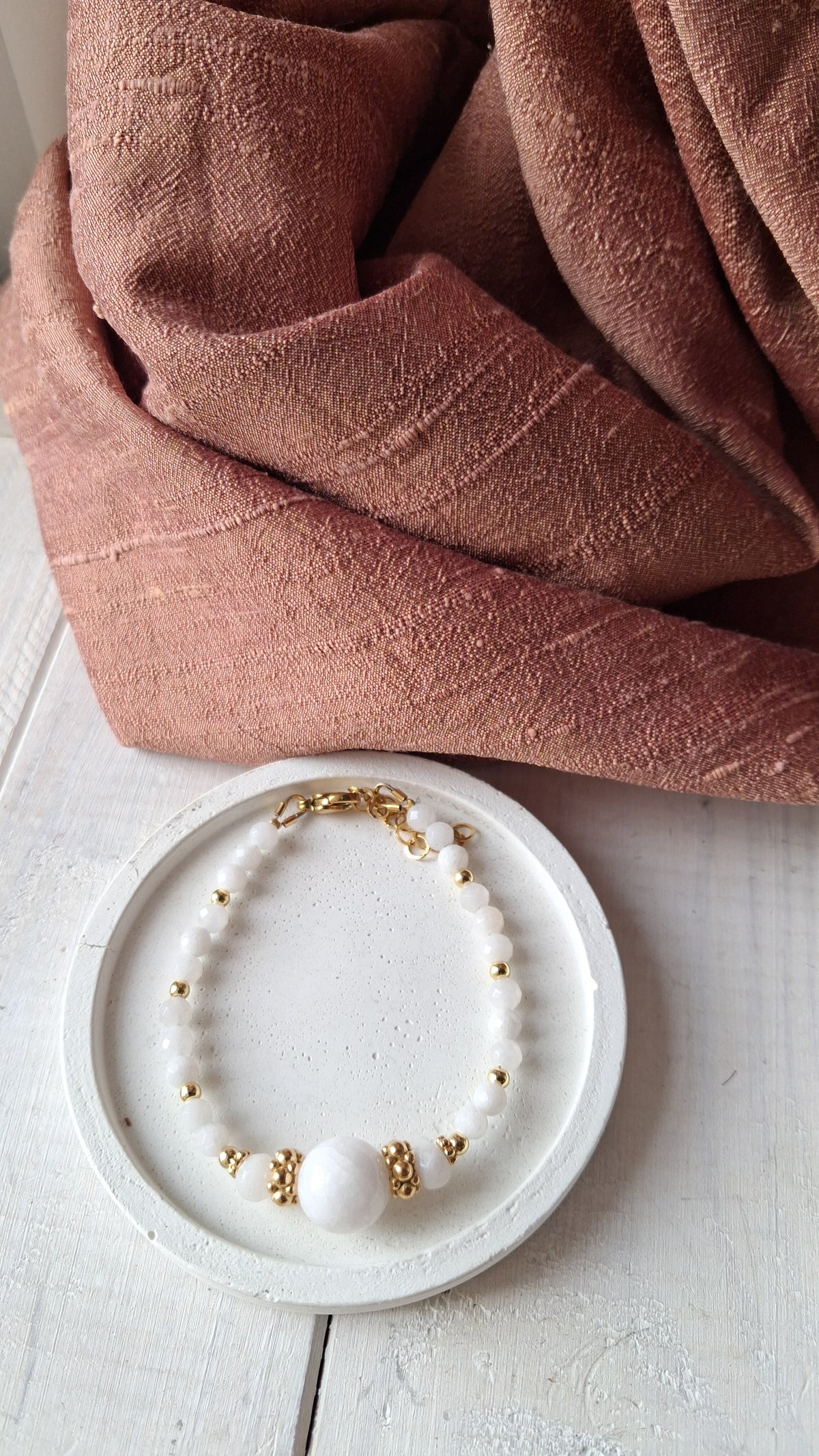 bracciale regolabile con pietre naturali e inserti metallici in acciaio, fatti a mano, agata bianca